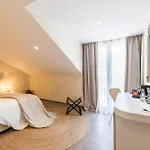 Aria Hotel