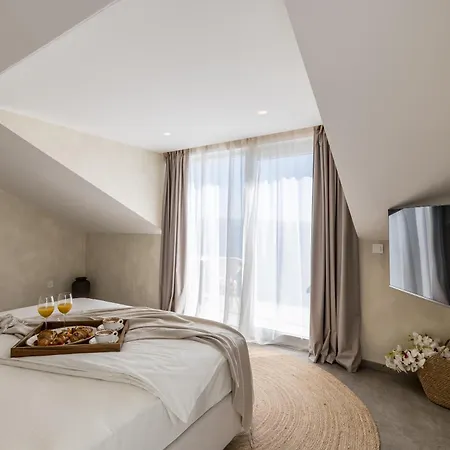Отель Aria 4*