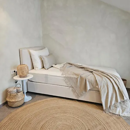 Отель Aria 4*
