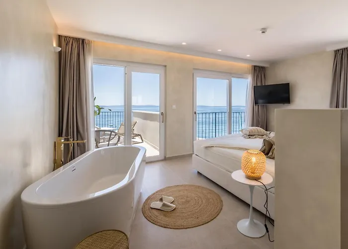 Aria Hotel 4*