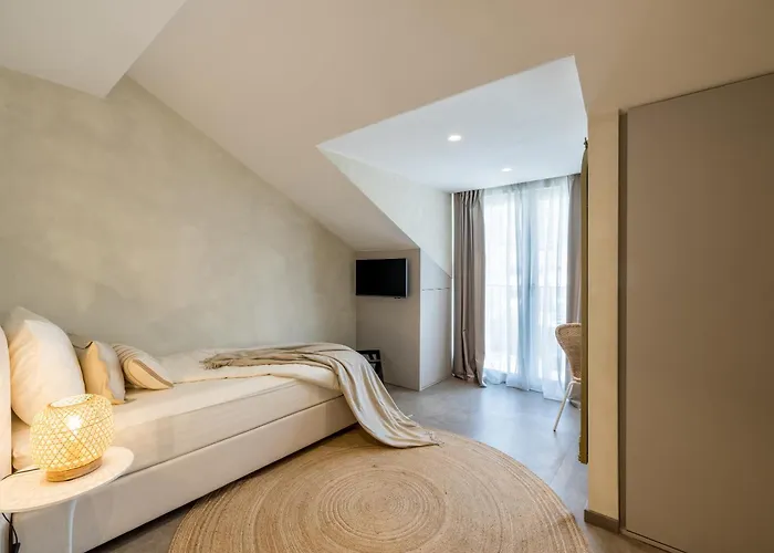 Aria Hotel 4*