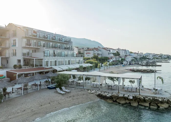 Aria Hotel 4*
