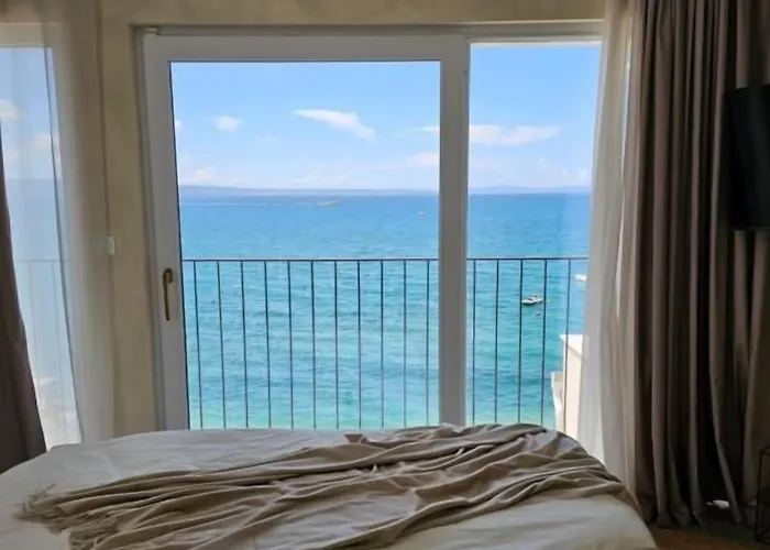 Aria Hotel 4*