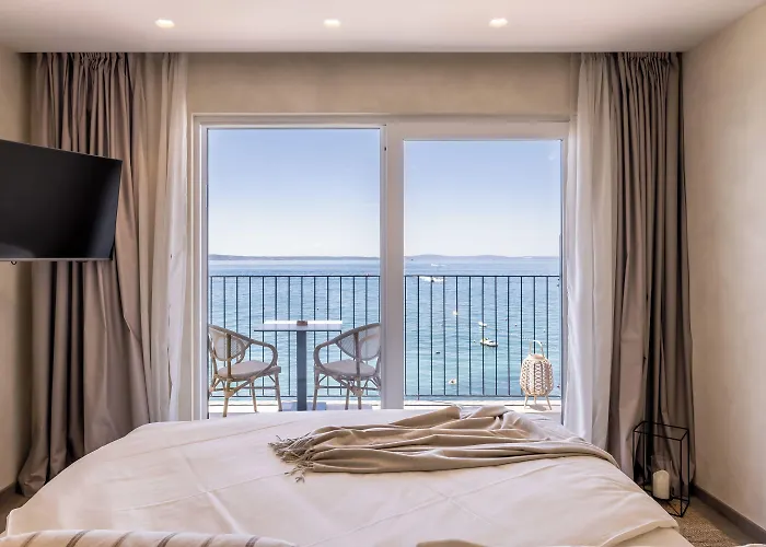 Aria Hotel 4*